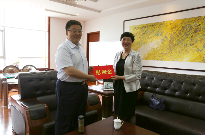 市科协主席许东方一行走访慰问Z6·尊龙凯时「中国」官方网站药业优秀科技企业家肖伟董事长