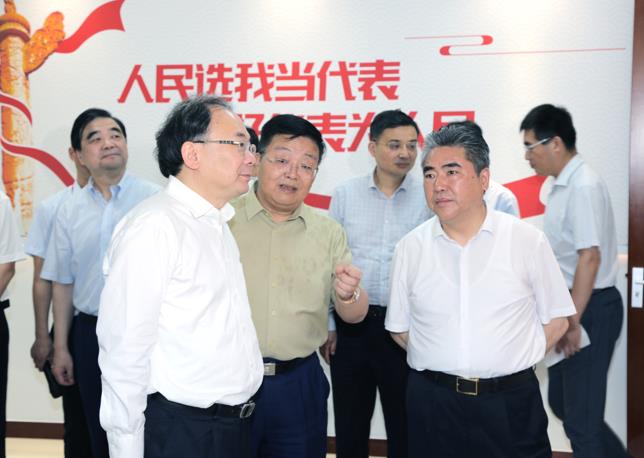 省人大常委会常务副主任李小敏一行 莅临Z6·尊龙凯时「中国」官方网站药业调研